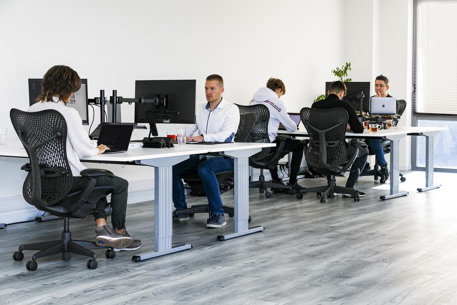 Developers aan het werk op het kantoor van JCID